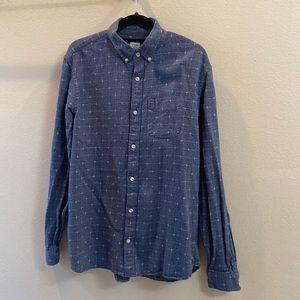 Men’s casual button down shirt